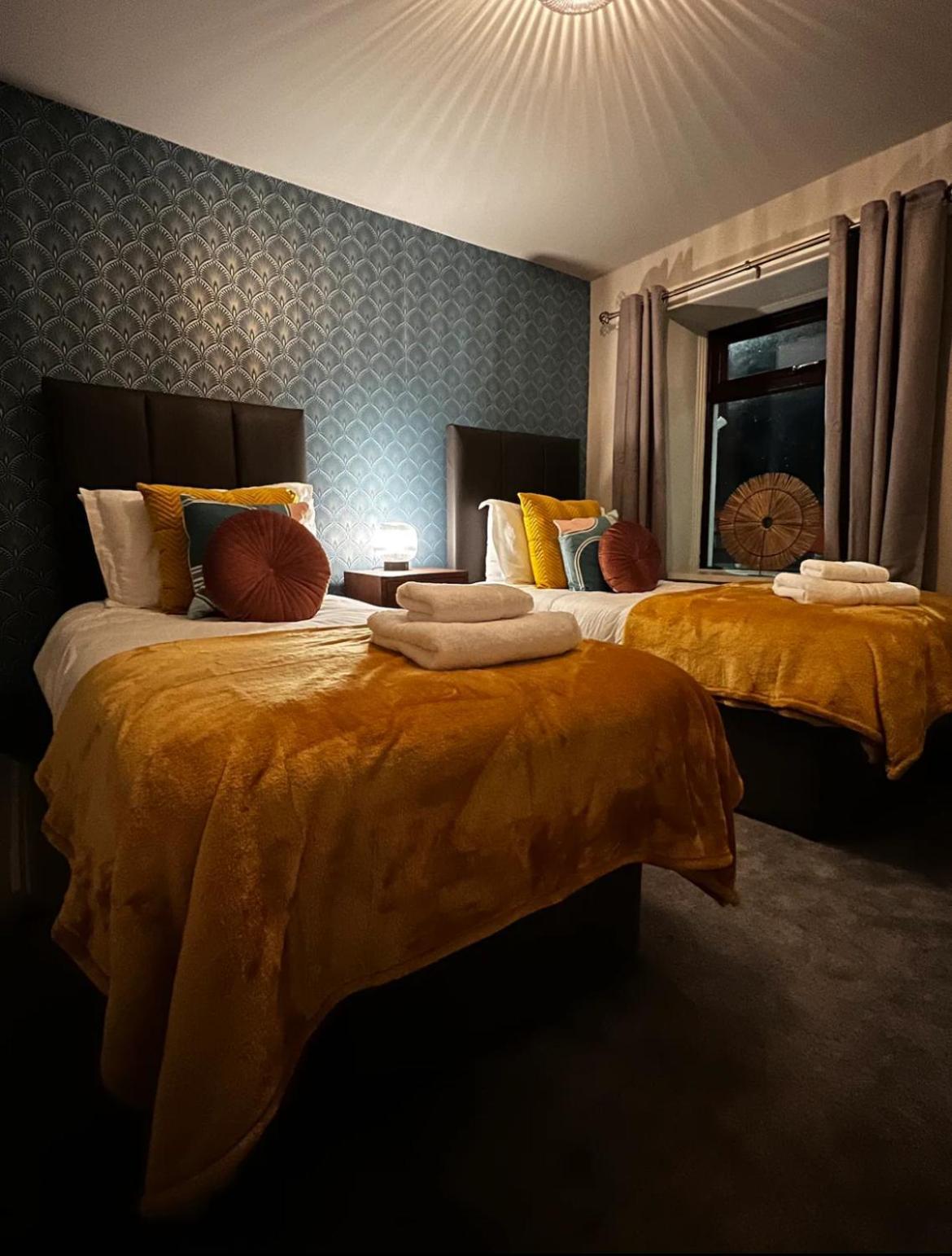 ホテル Woodquay House ゴールウェイ エクステリア 写真